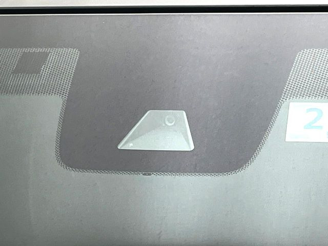 �y�z���_�Z���V���O�z���s���ɑO���̎ԗ�����F�����A�Փ˂������Ȏ��͌x��ƃu���[�L�ŏՓˉ���Ɣ�Q�y�����A�V�X�g�B�����S�Ƀh���C�u�����y���݂��������܂��B