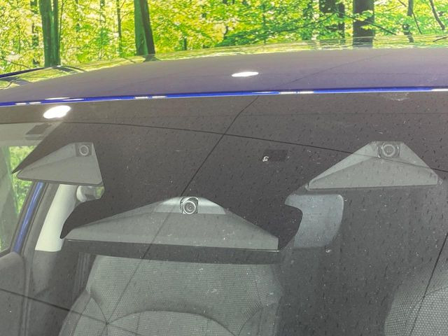 【アイサイト】合計3つの広角・広角カメラ、レーダーを組み合わせ、衝突の危険があるときのブレーキ制御はもちろん、万が一の際にはハンドル制御もサポートします!