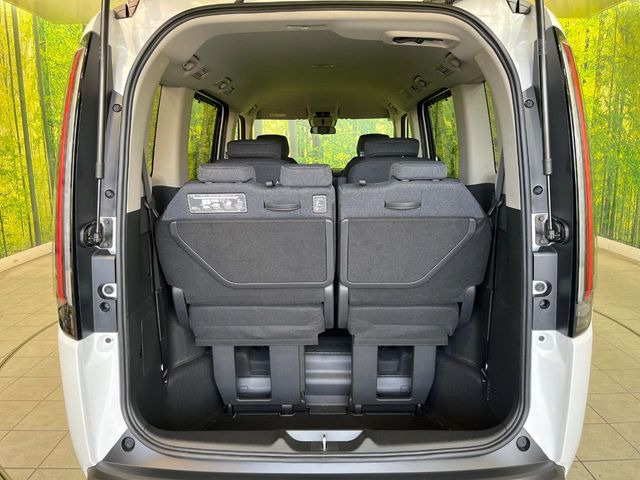 ���i�̂���������ʋ΁A���}���ɏ\���ȉ׎��X�y�[�X���m�ۂ��Ă���܂��B�Z�J���h�V�[�g��|���ƁA�傫�ȉו��̐ύڂ��\�ł���