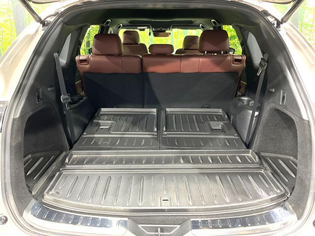 後席を格納すると、これだけの広さが!シーンに合わせたシートアレンジで、大きな荷物も積むことが出来ます♪