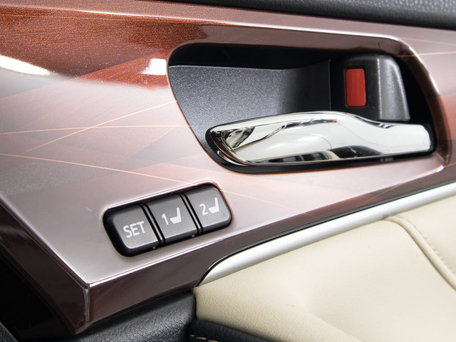 �l�C�����̃T�����[�t���t���Ă��܂�!�㉺�`���g�ɑO��X���C�h�@�\���t���Ă��܂��̂ŁA�l�X�ȃh���C�u�V�[���Ŋ��􂵂Ă���܂�!!�J��������ԓ���Ԃ͋C�����������ł���!����̊����Ă݂ĉ�����!