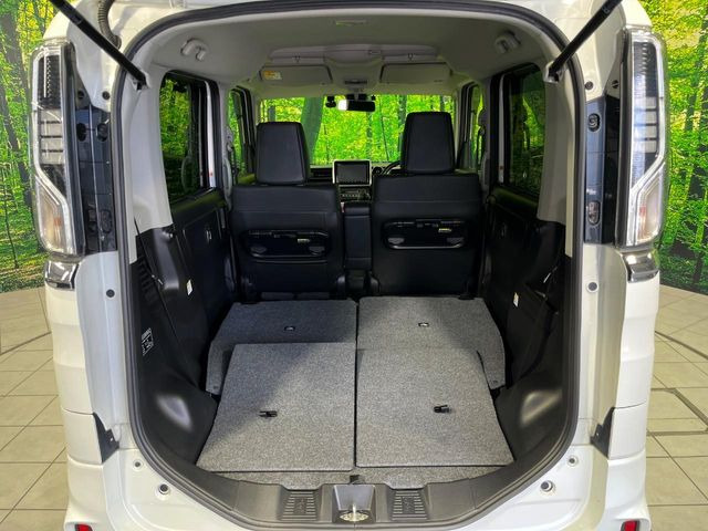 ���i�̂���������ʋ΁A���}���ɏ\���ȉ׎��X�y�[�X���m�ۂ��Ă���܂��B�Z�J���h�V�[�g��|���ƁA�傫�ȉו��̐ύڂ��\�ł���