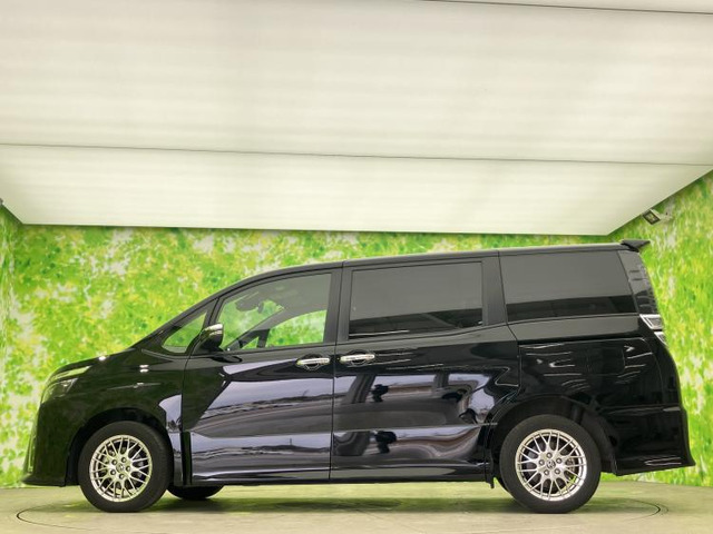 ヴォクシー1.8 ハイブリッド ZS 煌III