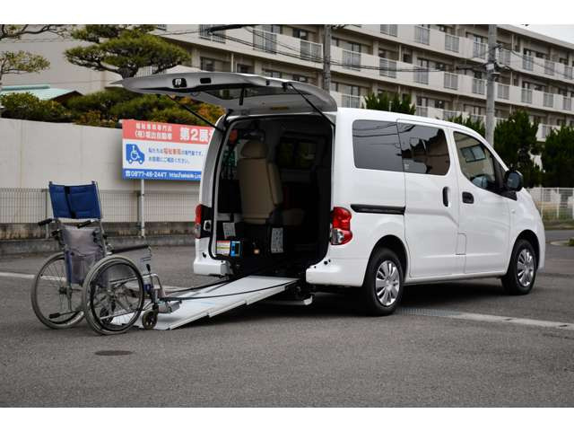 NV200バネットバン1.6 チェアキャブ 車いす1名仕様 専用サードシート有