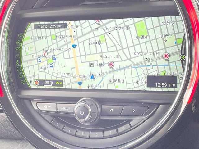 �������i�r:��̊��̂���i�r�́A����������ԓ������o���Ă���܂��BBluetooth�Đ��ȂǃI�[�f�B�I�@�\���[�����Ă���܂��̂ŁA�^�]�����y���߂܂���