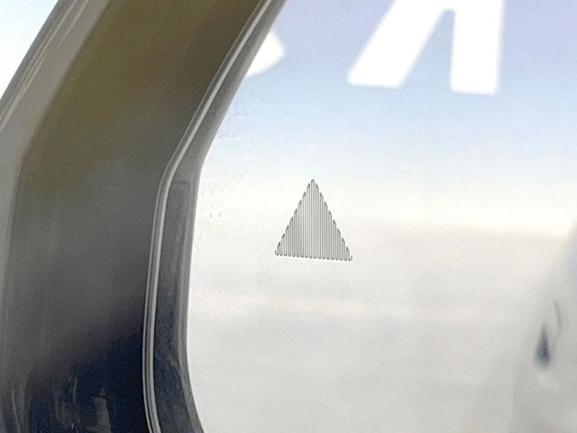 ●ブラインドアシストセンサー:視角からの車を感知し、ドライバーが車線変更を行う際に、警告音と共に注意を促してくれる安全支援機能です!