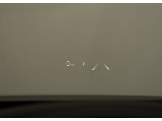 ヘッドアップディスプレイ(HUD)付!、フロントウインドウガラスに運転支援システムの作動状況や走行に関するさまざまな情報を表示することができます。