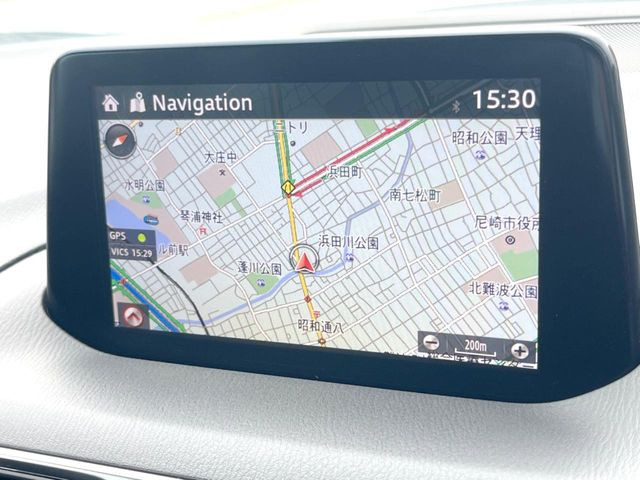 �y�}�c�_�R�l�N�g�i�r�z�ԓ��̕��͋C�Ƀ}�b�`������̌^�^�C�v�̃i�r�B�e����q�ݒ��Bluetooth�Đ����A�l�X�ȋ@�\���y���߂܂��B�����I�ȃ_�C�������삪�\�ŁA�g��������ǍD�ł��B