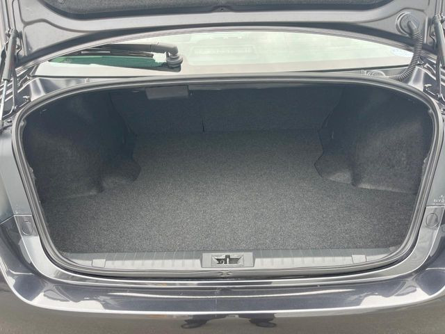 ���i�̂���������ʋ΁A���}���ɏ\���ȉ׎��X�y�[�X���m�ۂ��Ă���܂��B