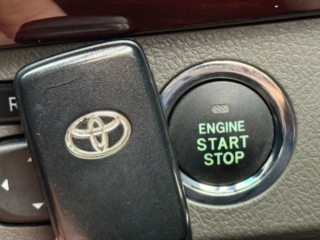 �y�X�}�[�g�L�[�z�J�o����|�P�b�g�ɓ��ꂽ�܂܂ł��h�A�̎{���E�������\�ȃX�}�[�g�L�[�𑕔��B�G���W���̃I���E�I�t�����J�M�����o���K�v����������Ƃ��Ă��֗��ł���