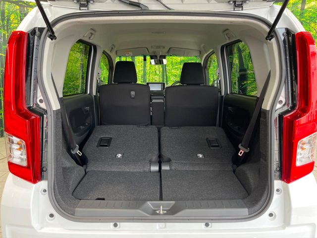 ���i�̂���������ʋ΁A���}���ɏ\���ȉ׎��X�y�[�X���m�ۂ��Ă���܂��B�Z�J���h�V�[�g��|���ƁA�傫�ȉו��̐ύڂ��\�ł���