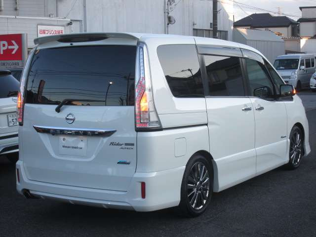 セレナ2.0 ライダー パフォーマンススペック ブラックライン S-HYBRID