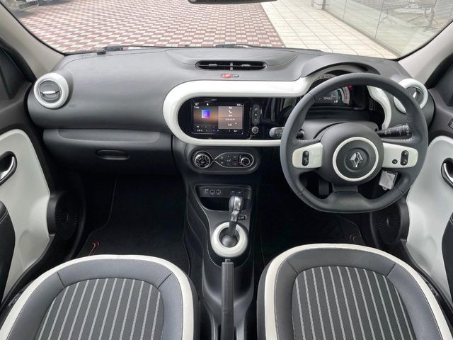 トゥインゴインテンス