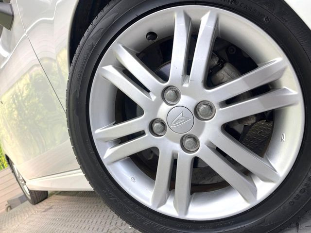 �y�����A���~�z�C�[���z�O�ςɃ}�b�`���������A���~�z�C�[���𑕒����Ă���܂��B�e��ЊO�A���~�z�C�[����A�X�^�b�h���X�^�C�����戵�����Ă���܂��B���񂲑��k����������