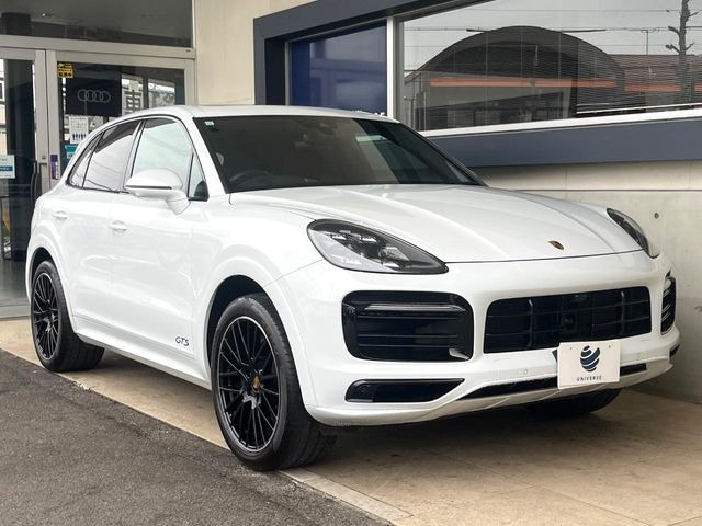 ●無料付帯の保証の他、安心の最長3年・走行無制限保証(有償)をご用意。輸入車を安心してお楽しみいただける様、保証内容も充実はもちろん、無料点検&オイル交換やロードサービスも付帯しております。