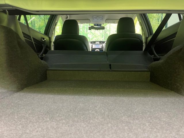 ���i�̂���������ʋ΁A���}���ɏ\���ȉ׎��X�y�[�X���m�ۂ��Ă���܂��B�Z�J���h�V�[�g��|���ƁA�傫�ȉו��̐ύڂ��\�ł���