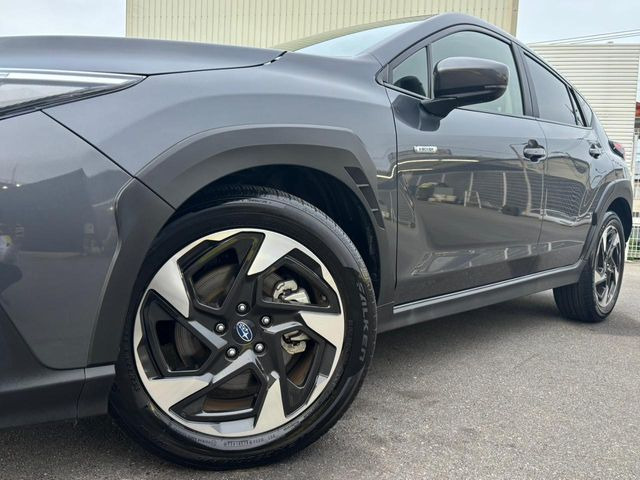 【純正18インチアルミホイール】外観にマッチした純正アルミホイールを装着しております。各種社外アルミホイールや、スタッドレスタイヤも取扱いしております。是非ご相談ください♪