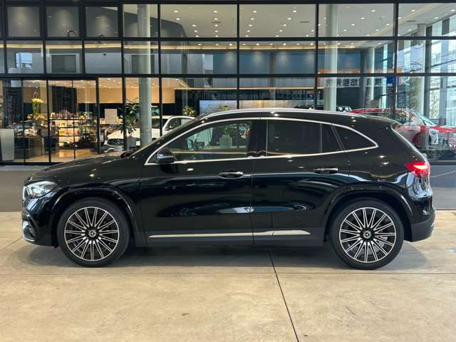 GLAクラスGLA200d 4マチック AMGラインパッケージ 4WD