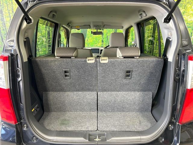 ���i�̂���������ʋ΁A���}���ɏ\���ȉ׎��X�y�[�X���m�ۂ��Ă���܂��B�Z�J���h�V�[�g��|���ƁA�傫�ȉו��̐ύڂ��\�ł���