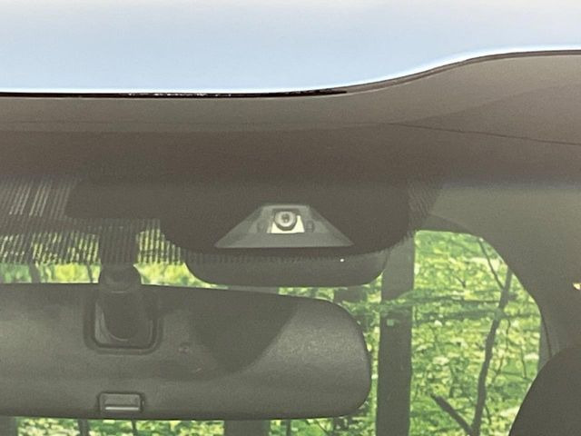 �y�z���_�Z���V���O�z���s���ɑO���̎ԗ�����F�����A�Փ˂������Ȏ��͌x��ƃu���[�L�ŏՓˉ���Ɣ�Q�y�����A�V�X�g�B�����S�Ƀh���C�u�����y���݂��������܂��B