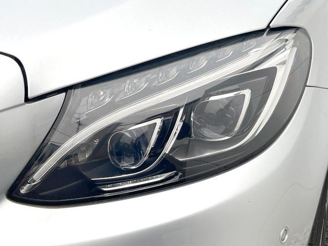 ●LEDヘッドライト:夜間走行時も良好な視界を確保し安心して運転できる高輝度LEDヘッドライトを装備!点灯速度が早く、消費電力も抑えられています。