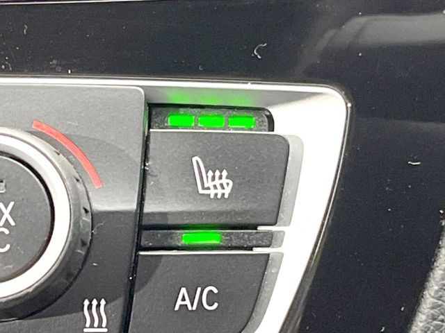 ●フロントシートヒーティング:運転席・助手席共に三段階で調節が可能なシートヒーターを装備しております。季節を問わず快適にご使用いただけます。