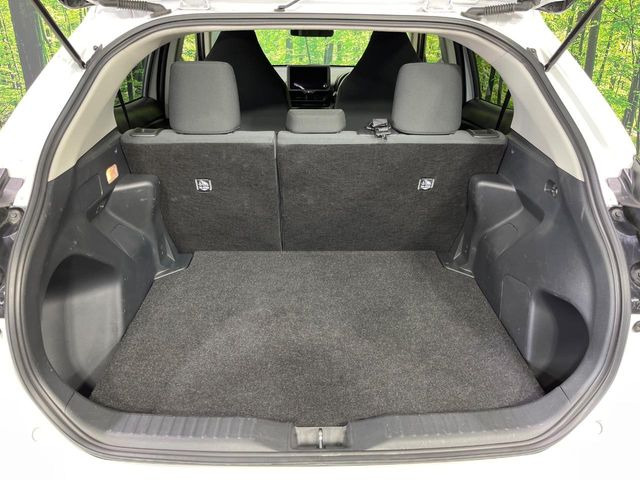 ���i�̂���������ʋ΁A���}���ɏ\���ȉ׎��X�y�[�X���m�ۂ��Ă���܂��B�Z�J���h�V�[�g��|���ƁA�傫�ȉו��̐ύڂ��\�ł���