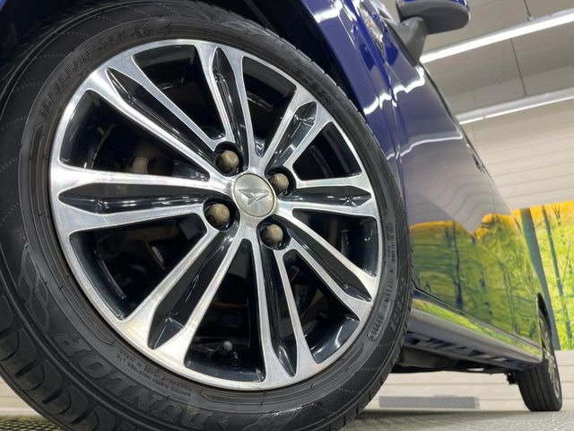 【純正アルミホイール】外観にマッチした純正アルミホイールを装着しております。各種社外アルミホイールや、スタッドレスタイヤも取扱いしております。是非ご相談ください♪