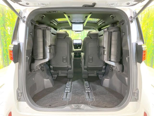 【パワーバックドア】スマートキーや運転席のボタンを押すだけでリアゲートが自動で開閉します!荷物を持っている時や、高い位置にあるバックドアを閉める際に便利な機能です♪