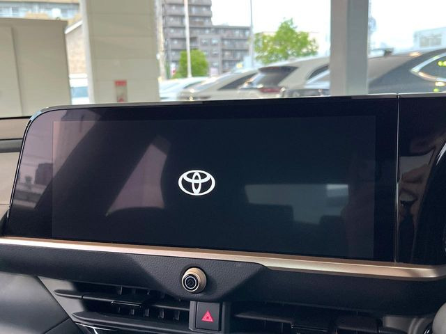 【メーカー純正ナビ】インテリアに溶け込むスタイリッシュな「専用設計」メーカーナビを装備♪視認性や操作性など基本性能にも優れ、より上質なカーライフをお楽しみいただけます。