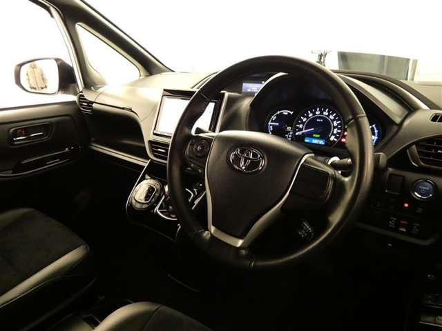 ヴォクシー1.8 ハイブリッド ZS 煌III