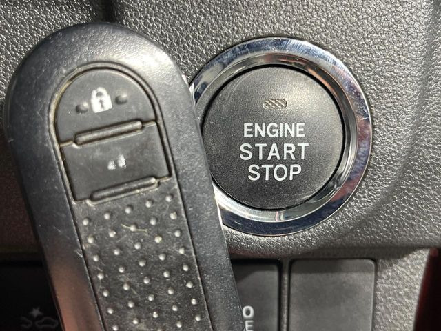 �y�L�[�t���[�V�X�e���z�J�o����|�P�b�g�ɓ��ꂽ�܂܂ł��h�A�̎{���E�������\�ȃX�}�[�g�L�[�𑕔��B�G���W���̃I���E�I�t�����J�M�����o���K�v����������Ƃ��Ă��֗��ł���