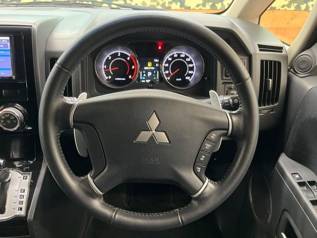 �y�����v�����X�e�A�����O�z�㎿�Ȋv���g�p���邱�ƂŁA��ɂ����������݂ƂĂ��^�]���₷���n���h���ł���