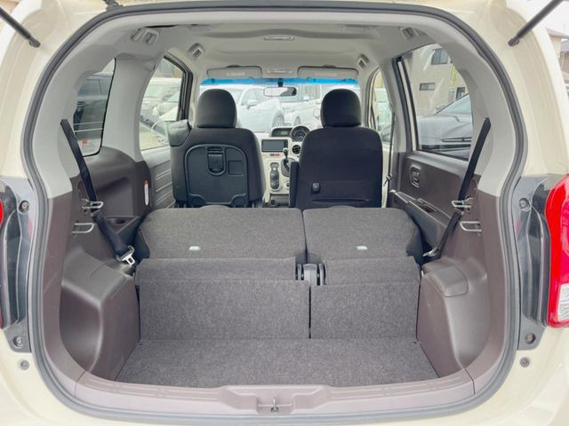 ���i�̂���������ʋ΁A���}���ɏ\���ȉ׎��X�y�[�X���m�ۂ��Ă���܂��B�Z�J���h�V�[�g��|���ƁA�傫�ȉו��̐ύڂ��\�ł���