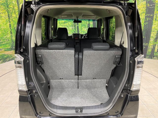 ���i�̂���������ʋ΁A���}���ɏ\���ȉ׎��X�y�[�X���m�ۂ��Ă���܂��B�Z�J���h�V�[�g��|���ƁA�傫�ȉו��̐ύڂ��\�ł���