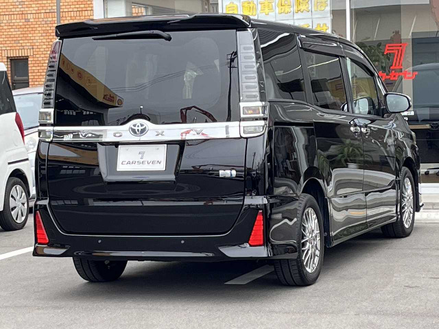 ヴォクシー1.8 ハイブリッド ZS 煌III