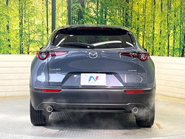 安心の最長10年・走行無制限保証(有償)をご用意。保証内容も充実はもちろん、無料点検&オイル交換や、年中無休の全国・24時間ロードサービスも付帯されておりますのでご安心下さい。