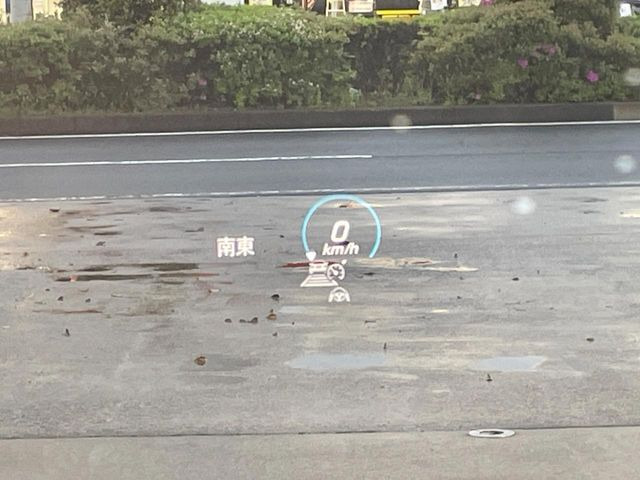 ���w�b�h�A�b�v�f�B�X�v���C:���݂̑��x�⑖�s�����f�W�^���\���ŉ^�]�ȑO���̃K���X�ɓ��e!�^�]���A���������炳���K�v�ȏ����m�F�ł���̂łƂ��Ă��֗��ň��S!