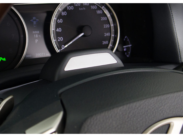 �h���C�o�[���j�^�[�t!�X�e�A�����O�ɓ��ڂ����J�����Ɖ摜�����R���s���[�^��p���ĉ^�]�҂̊�̌��������m���A�^�]�҂����ʂ������Ă��Ȃ���ԂŏՓ˂̉\���������Ɣ��f�����ꍇ�ɁA�x��𔭂���V�X�e��!