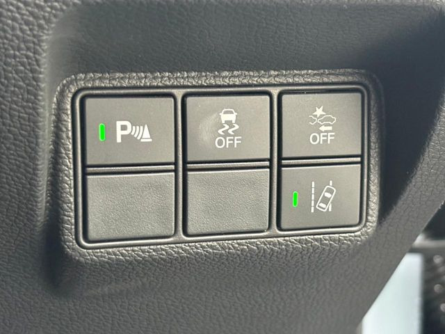 �y�z���_�Z���V���O�z���s���ɑO���̎ԗ�����F�����A�Փ˂������Ȏ��͌x��ƃu���[�L�ŏՓˉ���Ɣ�Q�y�����A�V�X�g�B�����S�Ƀh���C�u�����y���݂��������܂��B