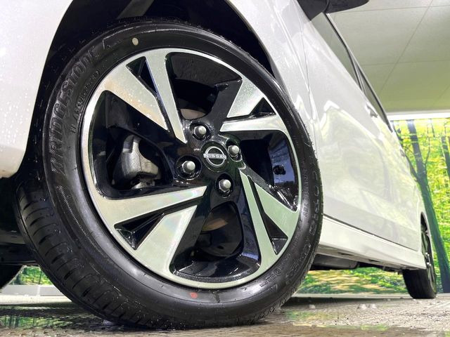 �y����15�C���`�A���~�z�C�[���z�O�ςɃ}�b�`���������A���~�z�C�[���𑕒����Ă���܂��B�e��ЊO�A���~�z�C�[����A�X�^�b�h���X�^�C�����戵�����Ă���܂��B���񂲑��k����������