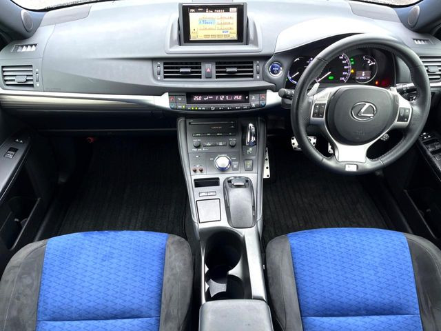 CT200h Fスポーツ