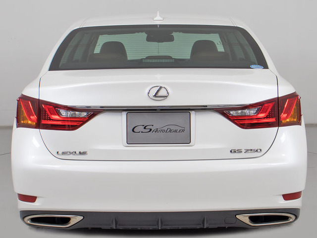 �����}���`�A���^�̃J���[�o�b�N���j�^�[���ځB�M�A���o�b�N�ɓ����Ǝ����I�ɐ؂�ւ��D����̂ł��B�N���ȃJ�����摜�ɂĎԌɓ�����T�|�[�g���Ă���܂��B����ŎԌɓ�������S�ł��ˁB