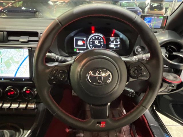 �y�����v�����X�e�A�����O�z�㎿�Ȋv���g�p���邱�ƂŁA��ɂ����������݂ƂĂ��^�]���₷���n���h���ł���