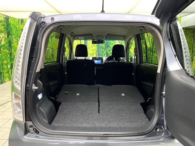 ���i�̂���������ʋ΁A���}���ɏ\���ȉ׎��X�y�[�X���m�ۂ��Ă���܂��B�Z�J���h�V�[�g��|���ƁA�傫�ȉו��̐ύڂ��\�ł���