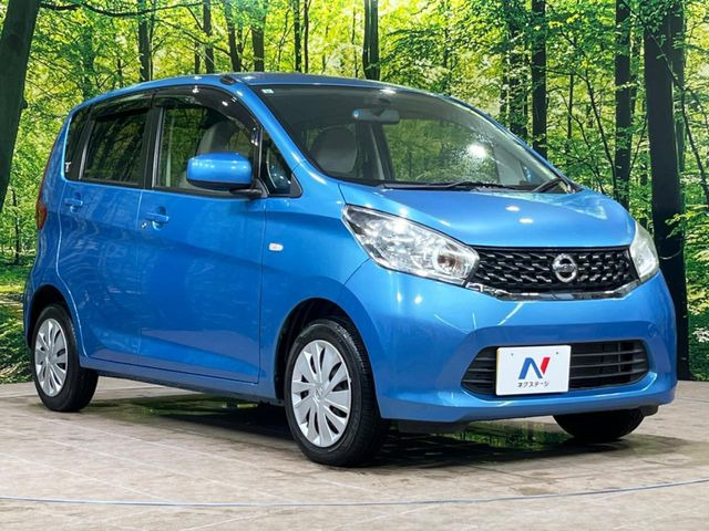 高透明度のガラス皮膜で撥水はもちろん、上質なツヤ・光沢を実現。紫外線や酸性雨から大切な愛車を保護し、色あせ・劣化を防止。「弾スプラッシュコート」、「弾プリミッサコート」からお選びいただけます。