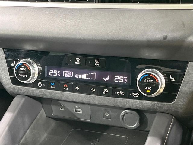 【シートヒーター】寒い日に重宝するシートヒーター!エアコンより早く温まってくれるので寒がりの人も安心ですね♪エアコンの温風は乾燥するから苦手、という方にもをおすすめです。