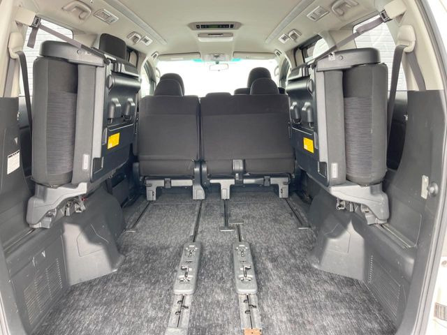 ���i�̂���������ʋ΁A���}���ɏ\���ȉ׎��X�y�[�X���m�ۂ��Ă���܂��B�傫�ȉו��̐ύڂ��\�ł���