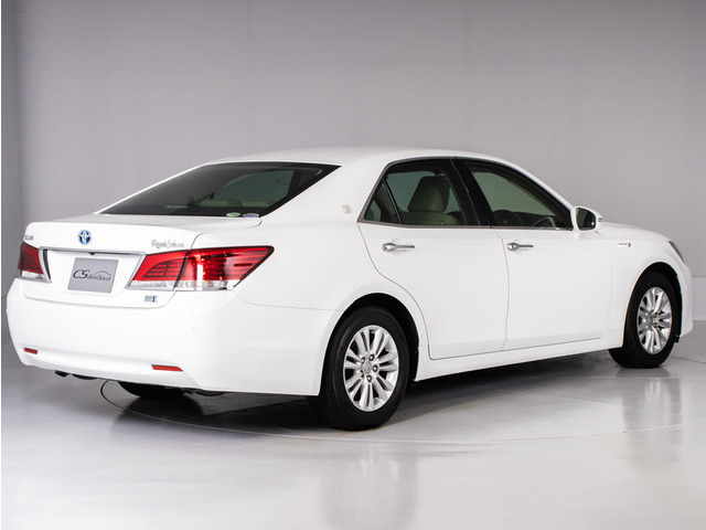 目立つ大きな傷や凹みの無い人気のホワイトパール外装!流行りのガラス系ボディコーティングなどもご注文可能!