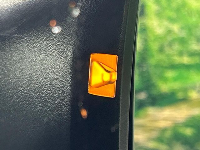 �y�����r�[�N���f�B�e�B�N�V�����z���s���A�h�A�~���[�̎��p�ɂȂ�₷���ӏ��Ɍ㑱�Ԃ��ڋ߂���ƃT�C�h�~���[�t�߂Ɍx����\���A�h���C�o�[�ɒ��ӊ��N�ƁA����̍ۂ̓n���h��������A�V�X�g�����܂��B